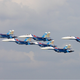 Illustration for article titled Watch seven jets landing in perfect formation